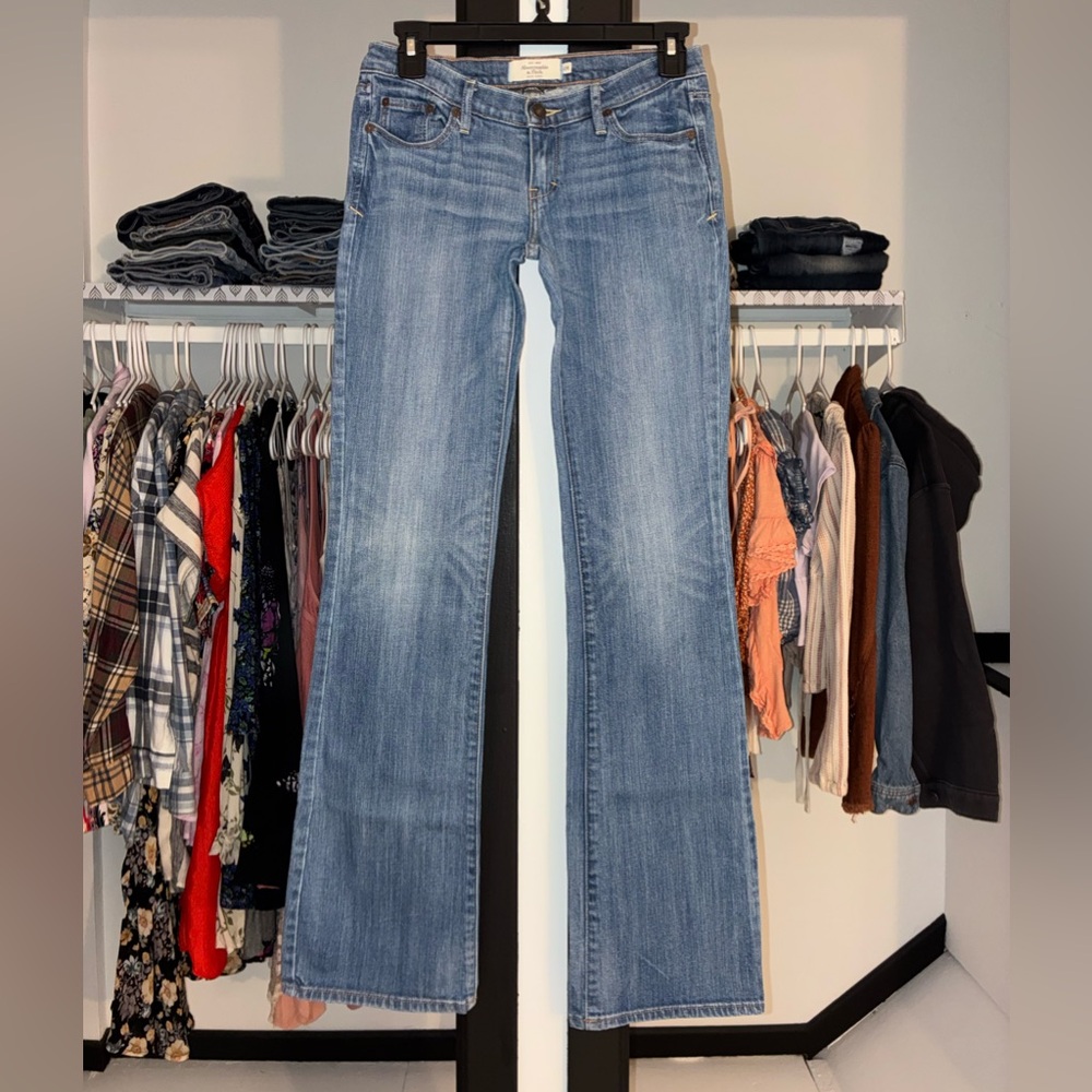 A&F Emma Low Rise Jeans - Picture 4 of 15